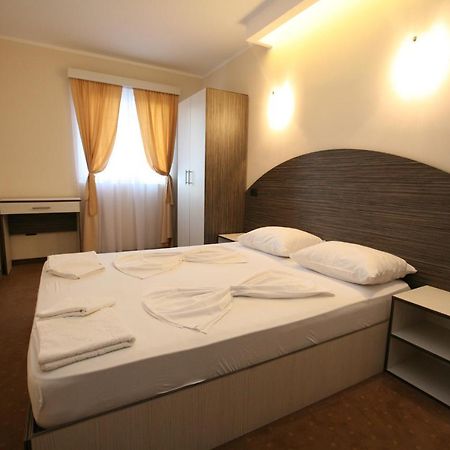 Vilaelenamarko Budva Exteriör bild