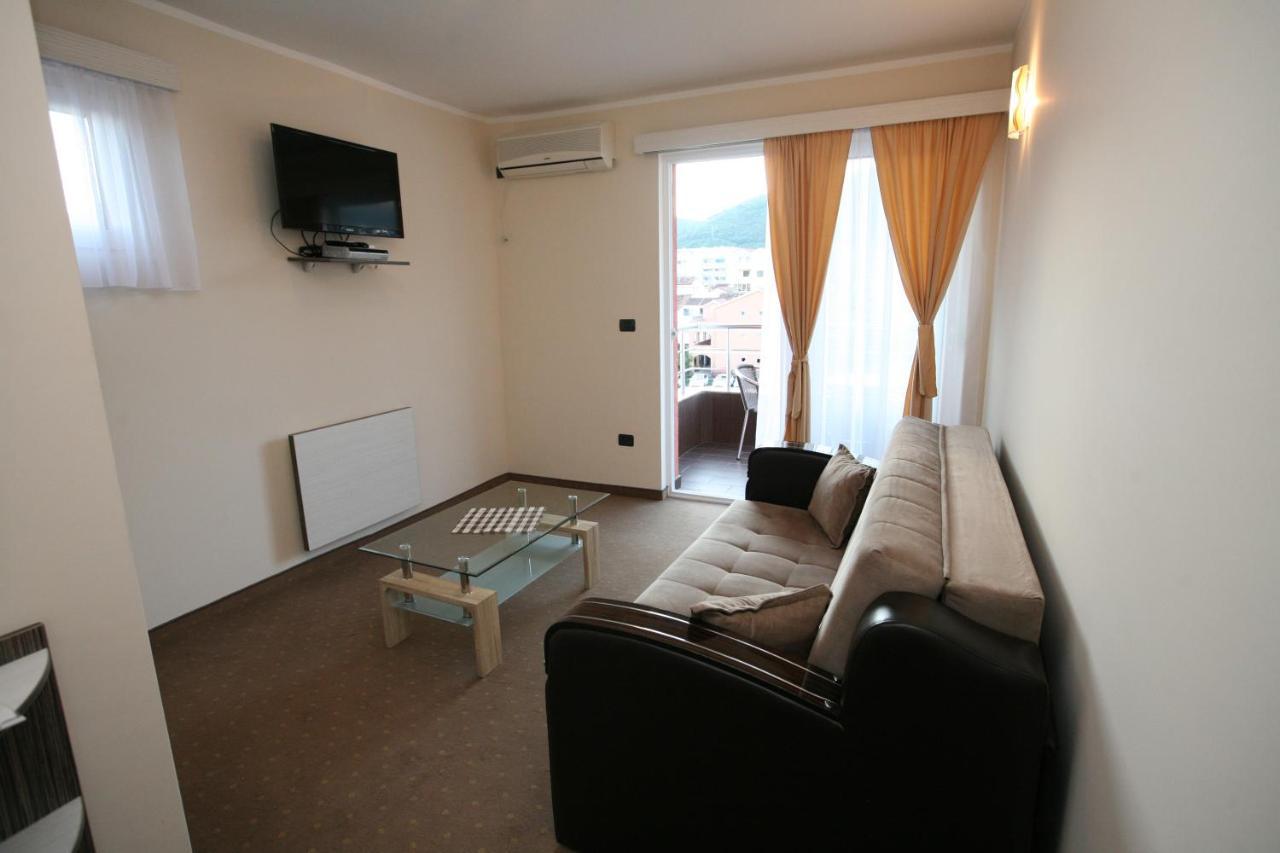 Vilaelenamarko Budva Exteriör bild