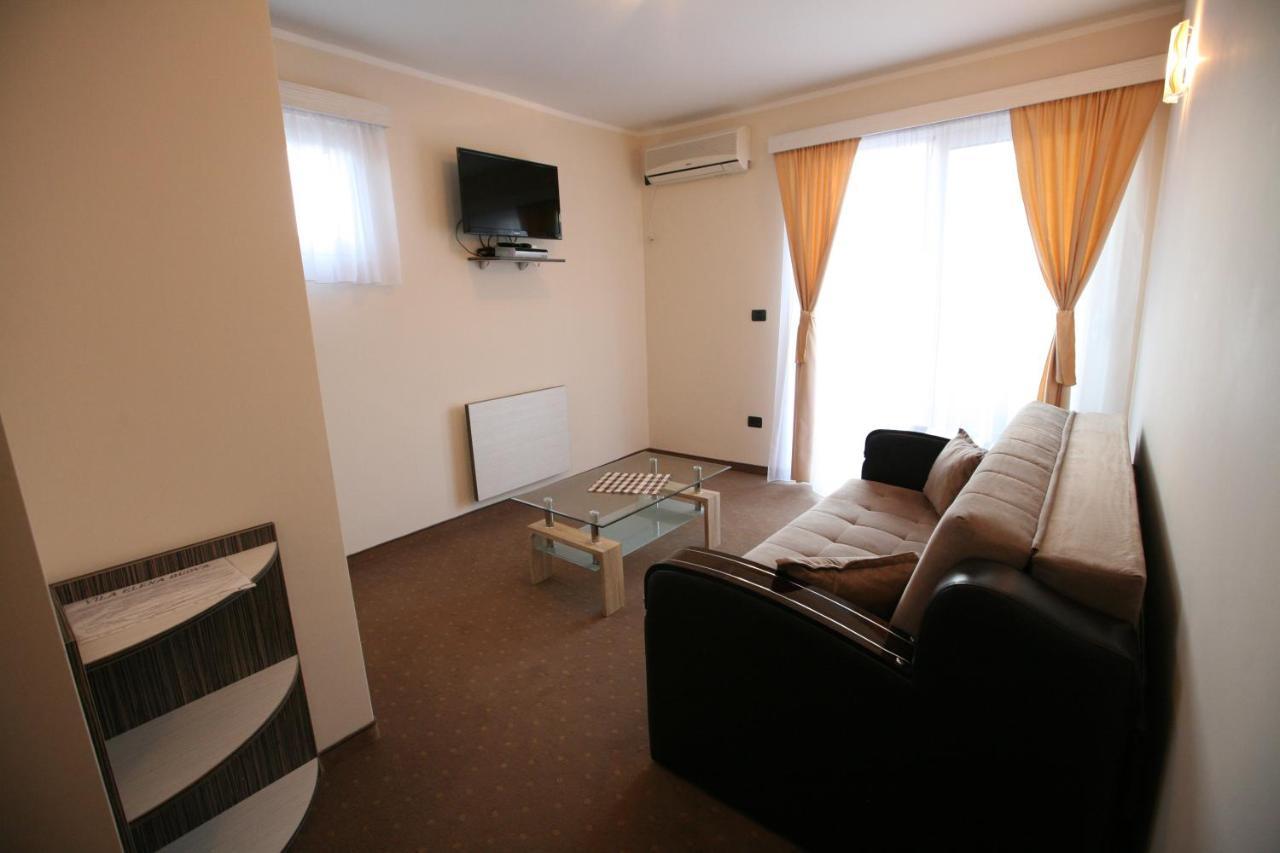 Vilaelenamarko Budva Exteriör bild