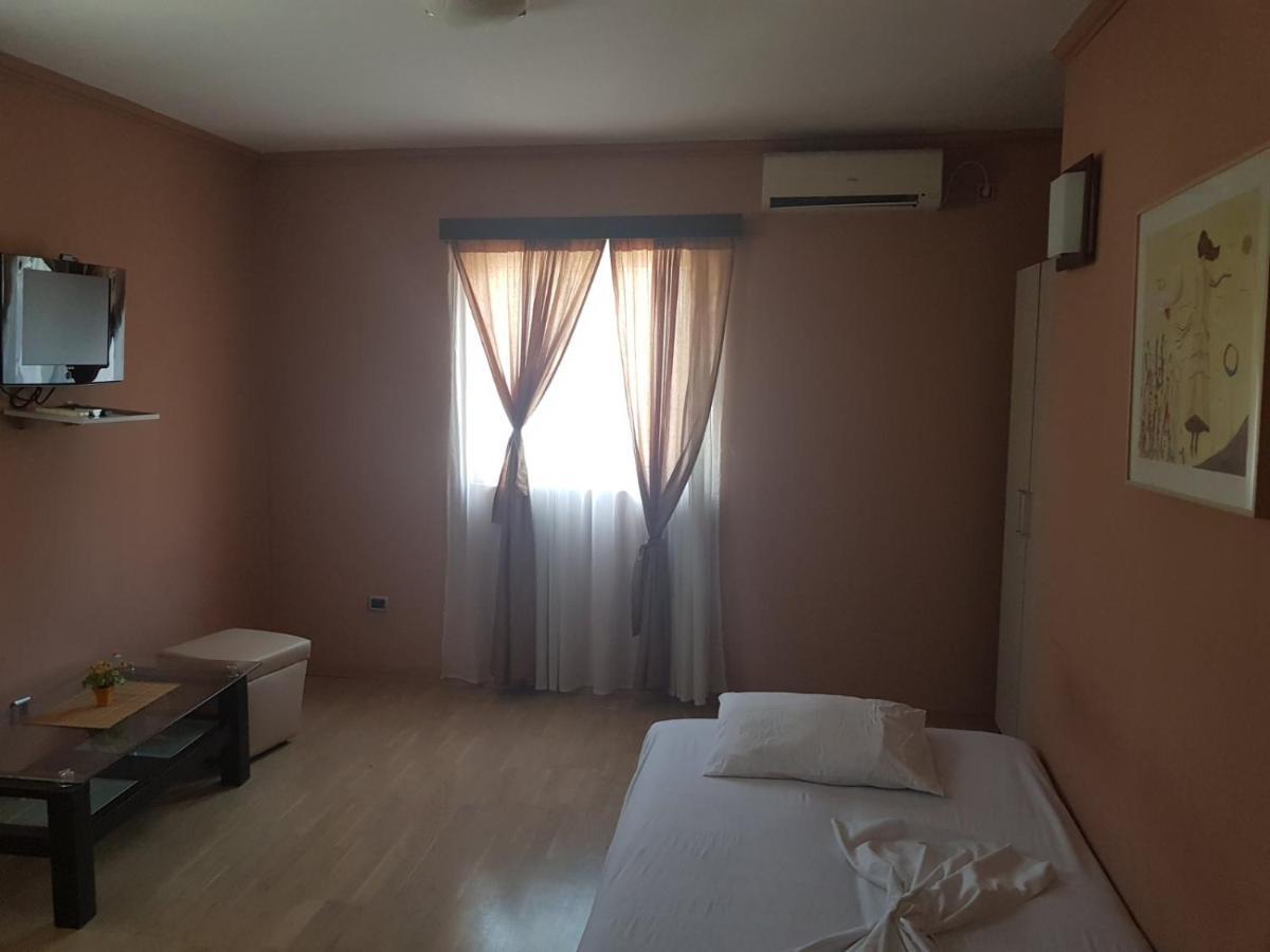 Vilaelenamarko Budva Exteriör bild